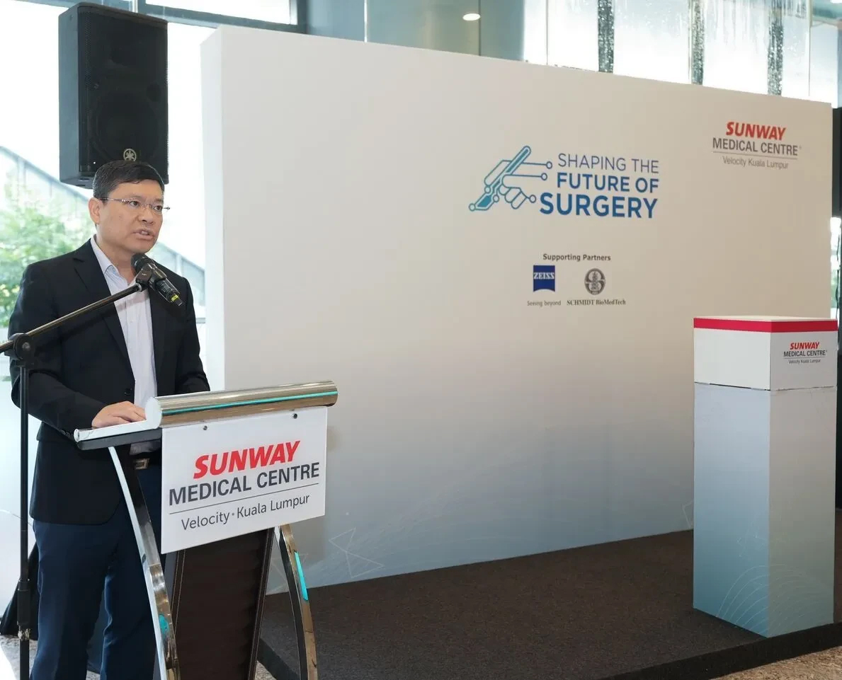 Dr Khoo (Managing Director, Hospital and Healthcare Operations of Sunway Healthcare Group) shares that advances in healthcare technology, especially robotic surgery, have transformed procedures and improved outcomes for both surgeons and patients.