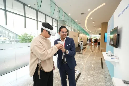 Picture: Event attendees were able to use virtual reality simulations to experience how different types of surgeries are conducted, gaining a better understanding of various procedures.